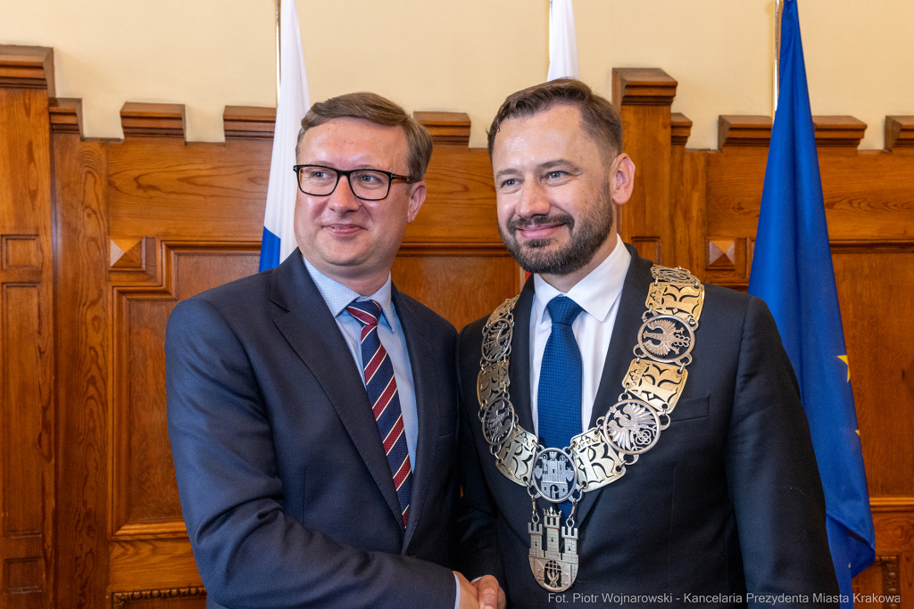 umk_0492.jpg-Aleksander Miszalski, gratulacje, prezydent, goście, zaprzysiężenie, ślubowanie  Autor: P. Wojnarowski