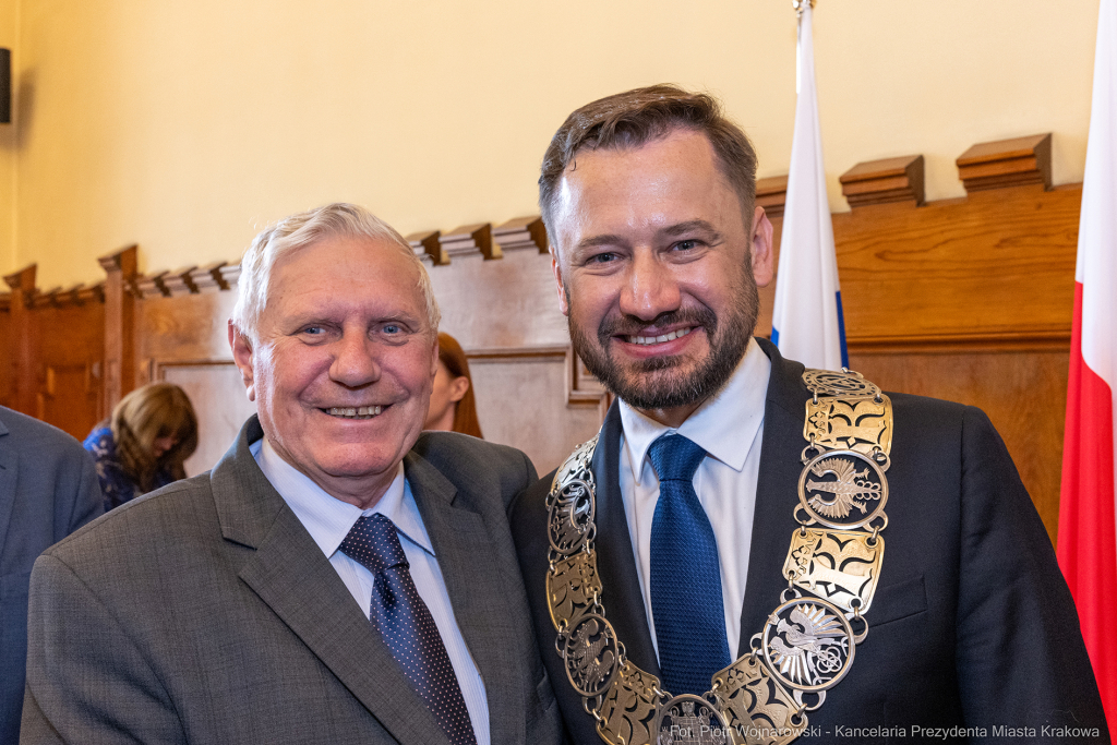 umk_0498.jpg-Aleksander Miszalski, gratulacje, prezydent, goście, zaprzysiężenie, ślubowanie  Autor: P. Wojnarowski