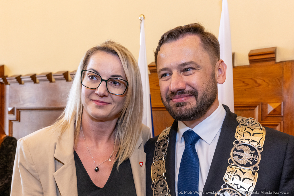umk_0518.jpg-Aleksander Miszalski, gratulacje, prezydent, goście, zaprzysiężenie, ślubowanie  Autor: P. Wojnarowski