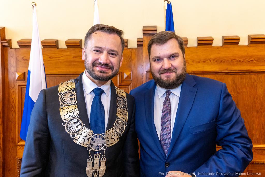 umk_0527.jpg-Aleksander Miszalski, gratulacje, prezydent, goście, zaprzysiężenie, ślubowanie  Autor: P. Wojnarowski