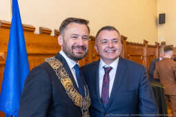 umk_0535.jpg-Aleksander Miszalski, gratulacje, prezydent, goście, zaprzysiężenie, ślubowanie