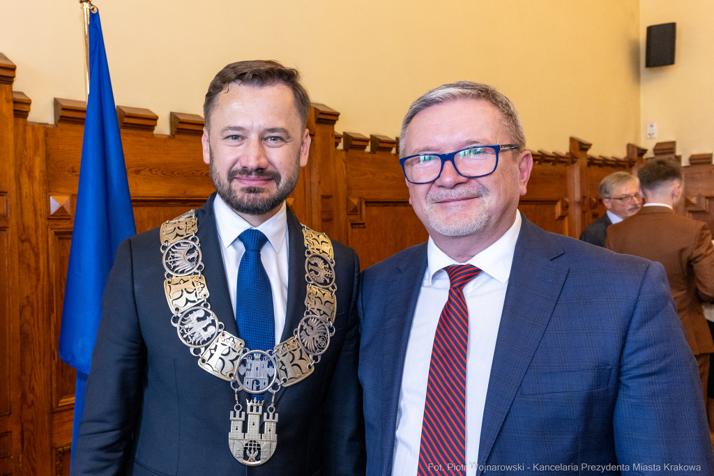 umk_0541.jpg-Aleksander Miszalski, gratulacje, prezydent, goście, zaprzysiężenie, ślubowanie  Autor: P. Wojnarowski