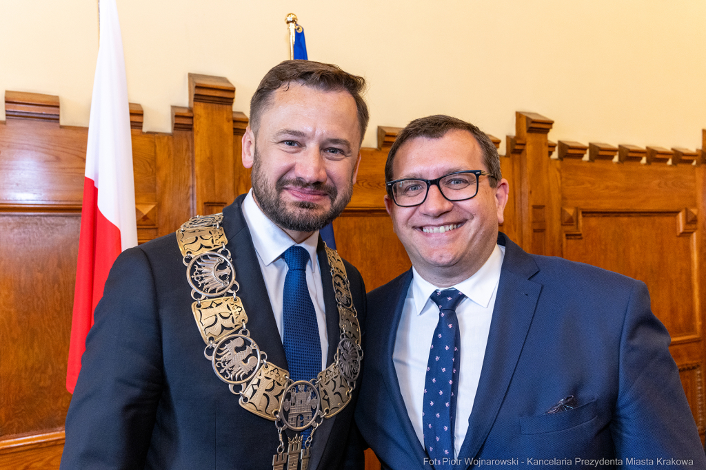 umk_0562.jpg-Aleksander Miszalski, gratulacje, prezydent, goście, zaprzysiężenie, ślubowanie  Autor: P. Wojnarowski