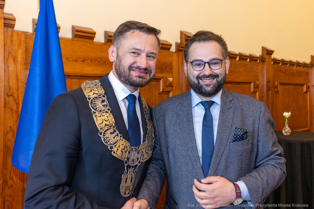 umk_0573.jpg-Aleksander Miszalski, gratulacje, prezydent, goście, zaprzysiężenie, ślubowanie  Autor: P. Wojnarowski