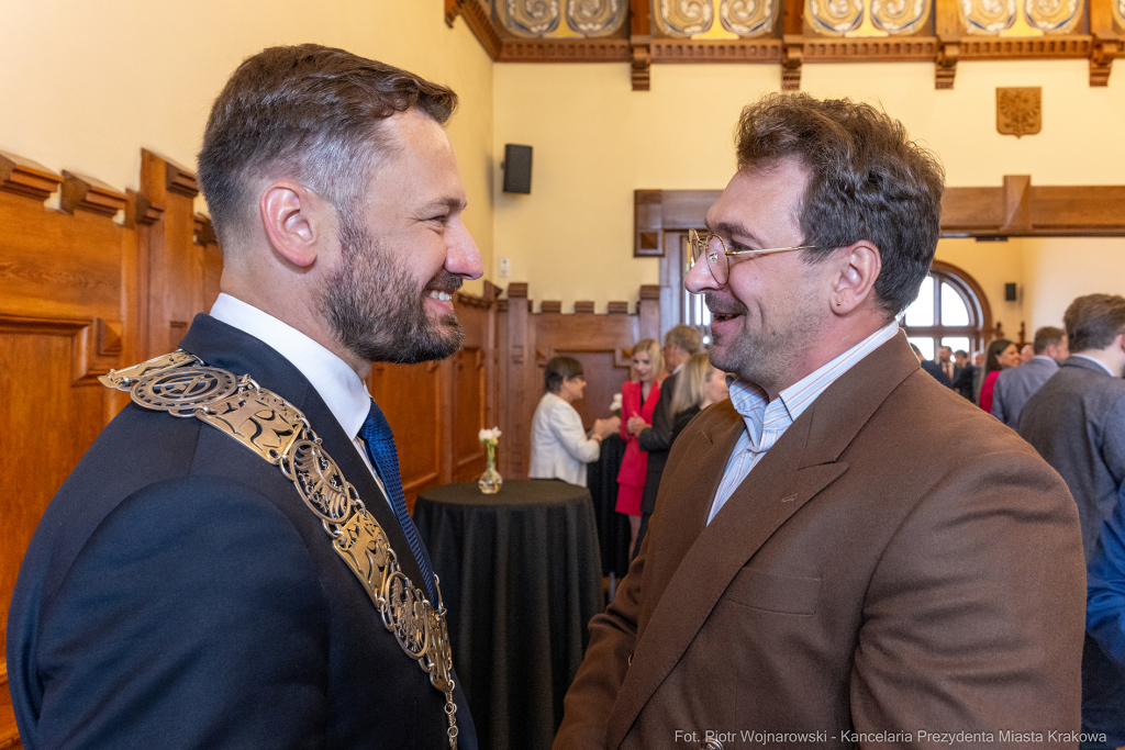 umk_0609.jpg-Aleksander Miszalski, gratulacje, prezydent, goście, zaprzysiężenie, ślubowanie  Autor: P. Wojnarowski