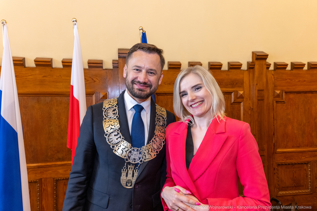 umk_0653.jpg-Aleksander Miszalski, gratulacje, prezydent, goście, zaprzysiężenie, ślubowanie  Autor: P. Wojnarowski