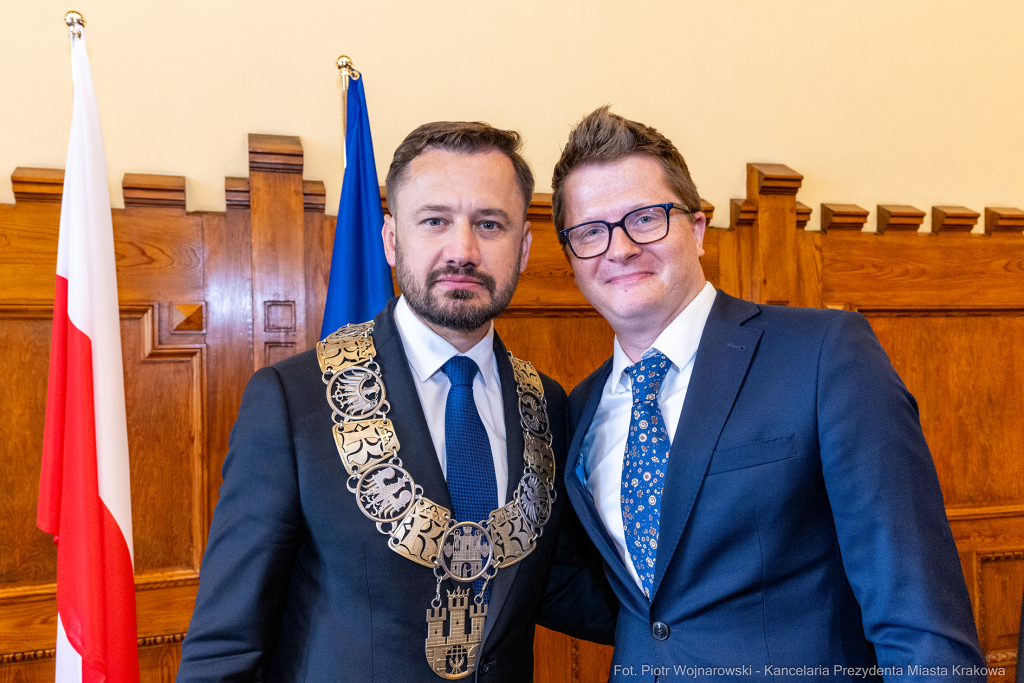 umk_0657.jpg-Aleksander Miszalski, gratulacje, prezydent, goście, zaprzysiężenie, ślubowanie  Autor: P. Wojnarowski