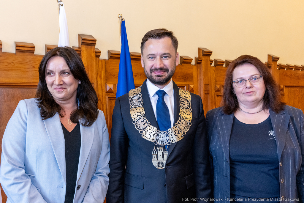 umk_0676.jpg-Aleksander Miszalski, gratulacje, prezydent, goście, zaprzysiężenie, ślubowanie  Autor: P. Wojnarowski