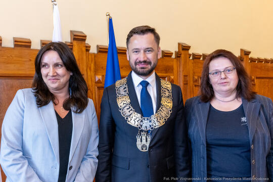 umk_0676.jpg-Aleksander Miszalski, gratulacje, prezydent, goście, zaprzysiężenie, ślubowanie