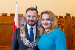 umk_0679.jpg-Aleksander Miszalski, gratulacje, prezydent, goście, zaprzysiężenie, ślubowanie