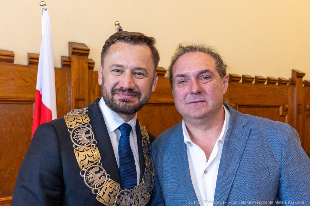 umk_0683.jpg-Aleksander Miszalski, gratulacje, prezydent, goście, zaprzysiężenie, ślubowanie  Autor: P. Wojnarowski