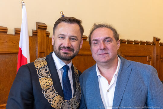 umk_0683.jpg-Aleksander Miszalski, gratulacje, prezydent, goście, zaprzysiężenie, ślubowanie