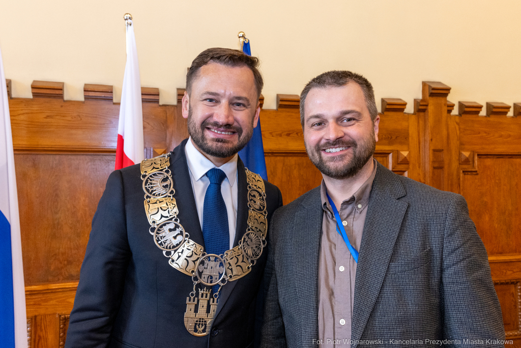 umk_0685.jpg-Aleksander Miszalski, gratulacje, prezydent, goście, zaprzysiężenie, ślubowanie  Autor: P. Wojnarowski