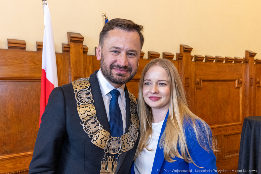 umk_0692.jpg-Aleksander Miszalski, gratulacje, prezydent, goście, zaprzysiężenie, ślubowanie  Autor: P. Wojnarowski