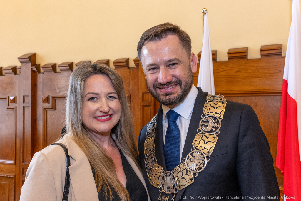 umk_0695.jpg-Aleksander Miszalski, gratulacje, prezydent, goście, zaprzysiężenie, ślubowanie  Autor: P. Wojnarowski