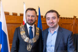 umk_0701.jpg-Aleksander Miszalski, gratulacje, prezydent, goście, zaprzysiężenie, ślubowanie