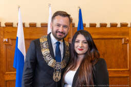 umk_0725.jpg-Aleksander Miszalski, gratulacje, prezydent, goście, zaprzysiężenie, ślubowanie