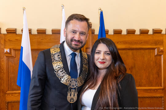 umk_0725.jpg-Aleksander Miszalski, gratulacje, prezydent, goście, zaprzysiężenie, ślubowanie