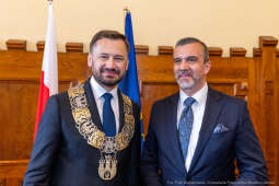 umk_0775.jpg-Aleksander Miszalski, gratulacje, prezydent, goście, zaprzysiężenie, ślubowanie