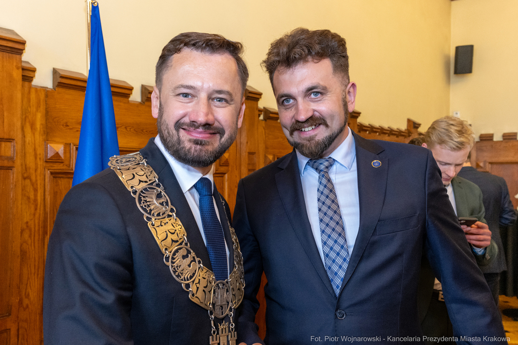 umk_0789.jpg-Aleksander Miszalski, gratulacje, prezydent, goście, zaprzysiężenie, ślubowanie  Autor: P. Wojnarowski