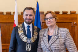umk_0800.jpg-Aleksander Miszalski, gratulacje, prezydent, goście, zaprzysiężenie, ślubowanie