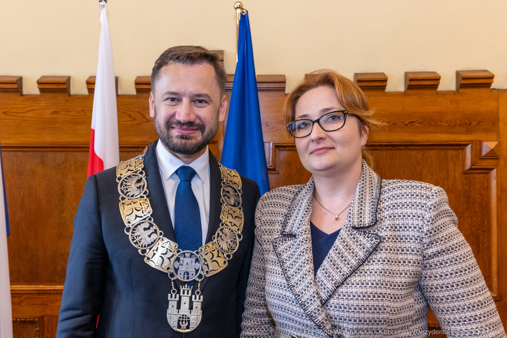 umk_0800.jpg-Aleksander Miszalski, gratulacje, prezydent, goście, zaprzysiężenie, ślubowanie  Autor: P. Wojnarowski