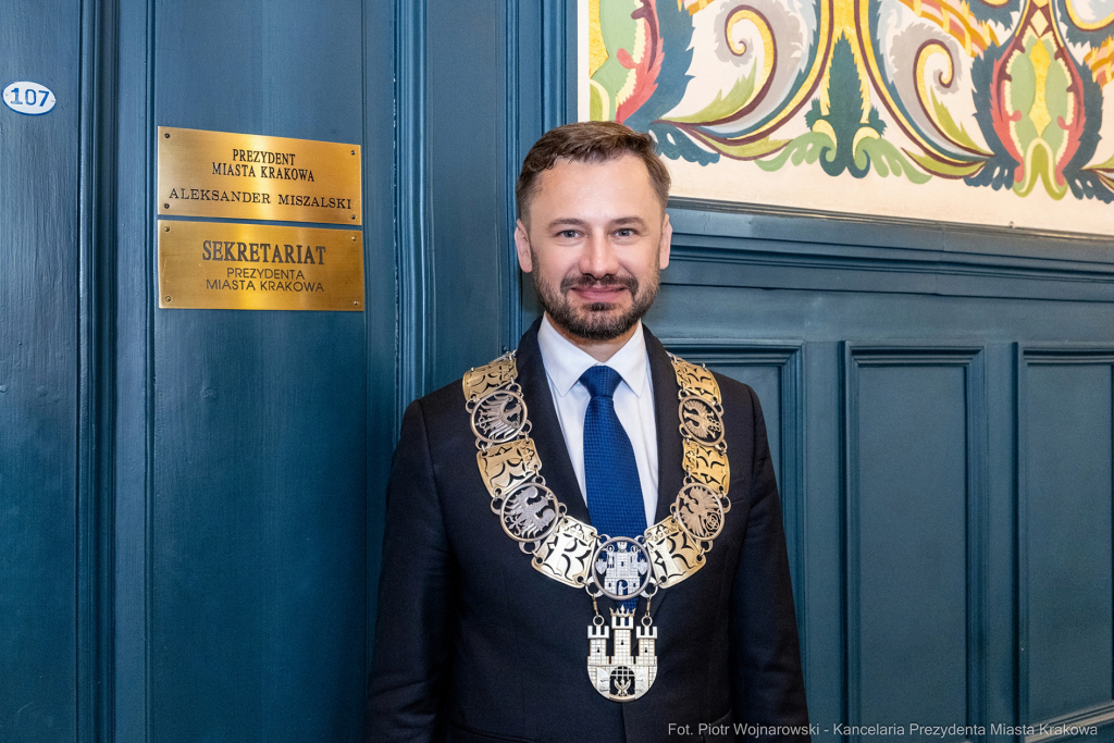 umk_0842.jpg-Aleksander Miszalski, gratulacje, prezydent, goście, zaprzysiężenie, ślubowanie  Autor: P. Wojnarowski