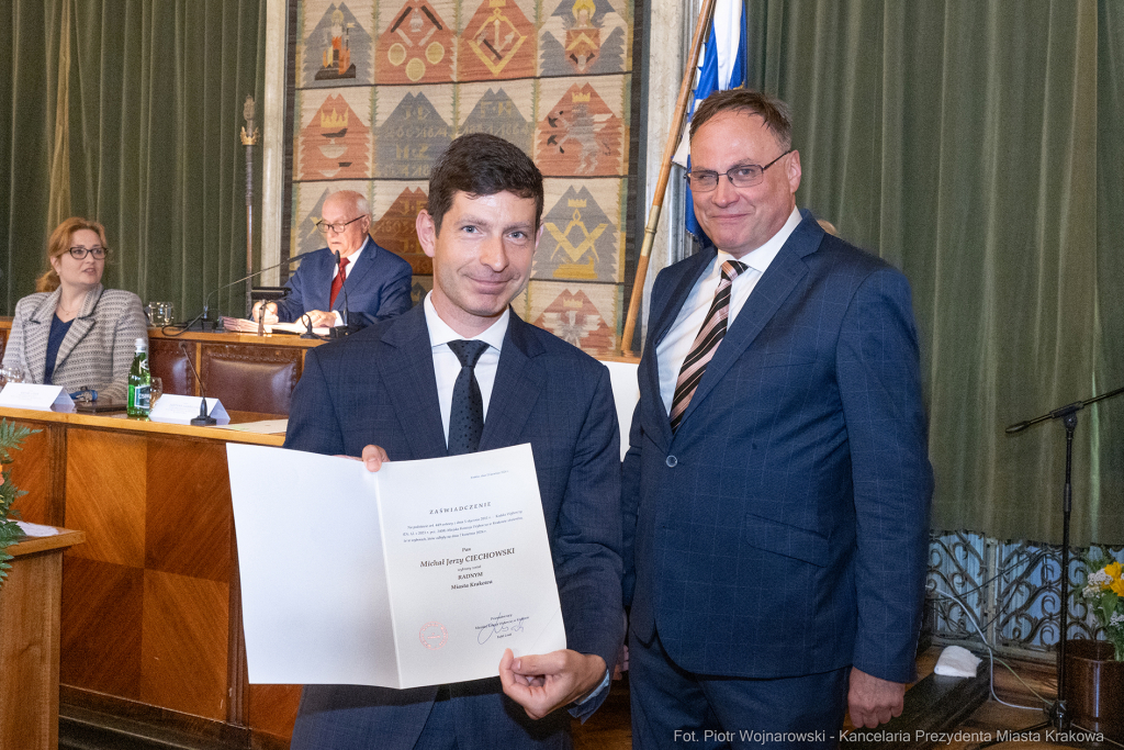 umk_9807.jpg-sesja, pierwsza, Rada Miasta Krakowa, IX kadencja, ślubowanie, radni, rajcy  Autor: P. Wojnarowski