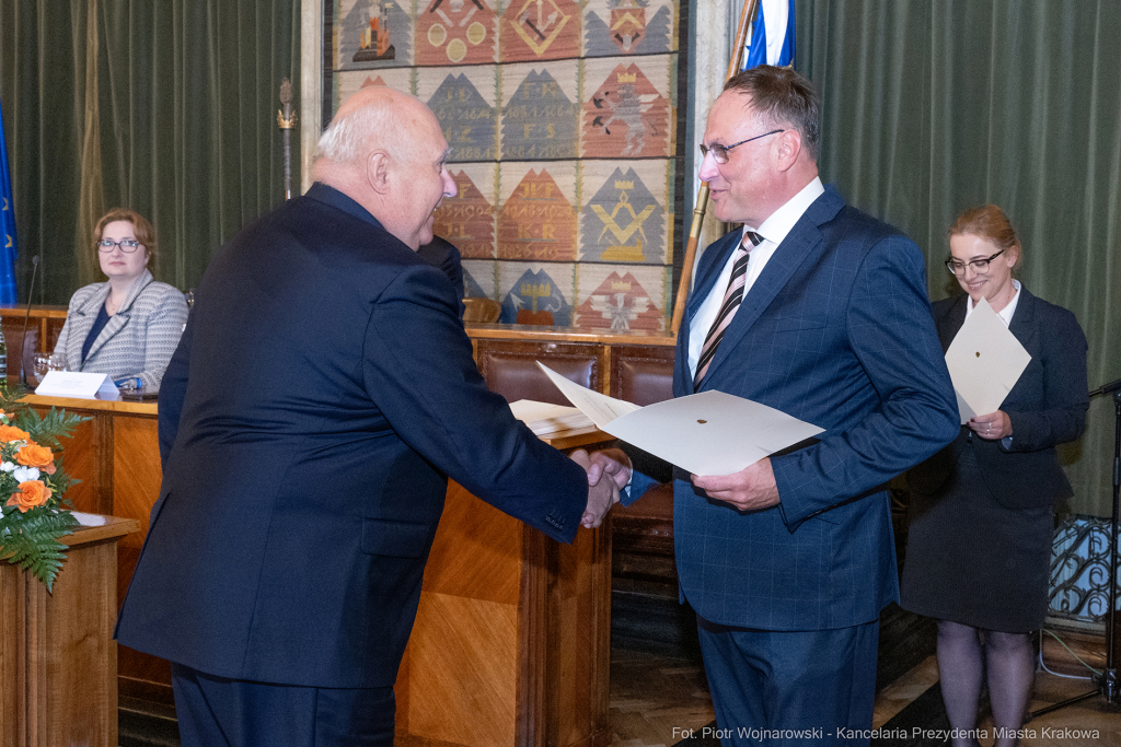 umk_9841.jpg-sesja, pierwsza, Rada Miasta Krakowa, IX kadencja, ślubowanie, radni, rajcy  Autor: P. Wojnarowski