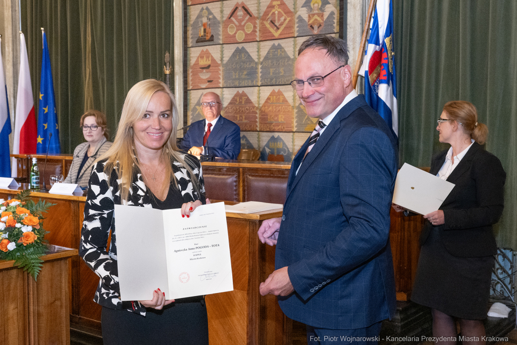 umk_9879.jpg-sesja, pierwsza, Rada Miasta Krakowa, IX kadencja, ślubowanie, radni, rajcy  Autor: P. Wojnarowski