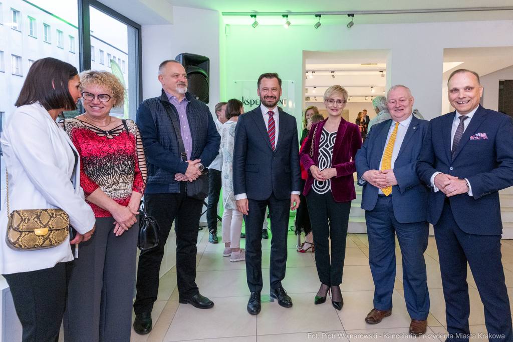 Prezydent, Miszalski, Krakowska Huta Szkła, wernisaż, wystawa, Eksperyment, szkło, szklane  Autor: P. Wojnarowski