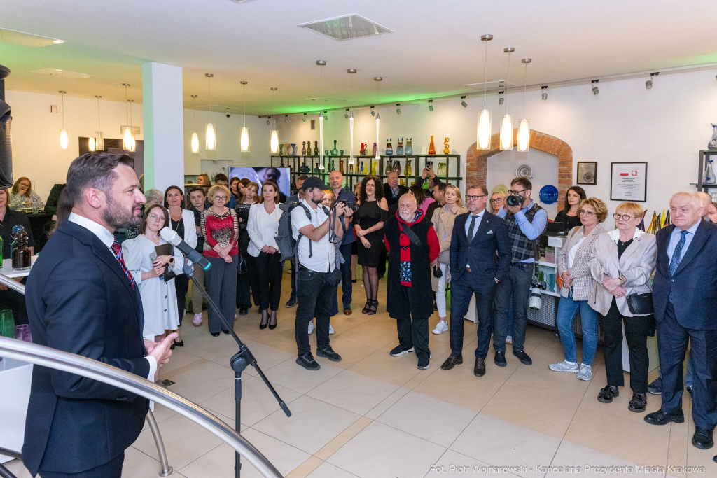 Prezydent, Miszalski, Krakowska Huta Szkła, wernisaż, wystawa, Eksperyment, szkło, szklane  Autor: P. Wojnarowski