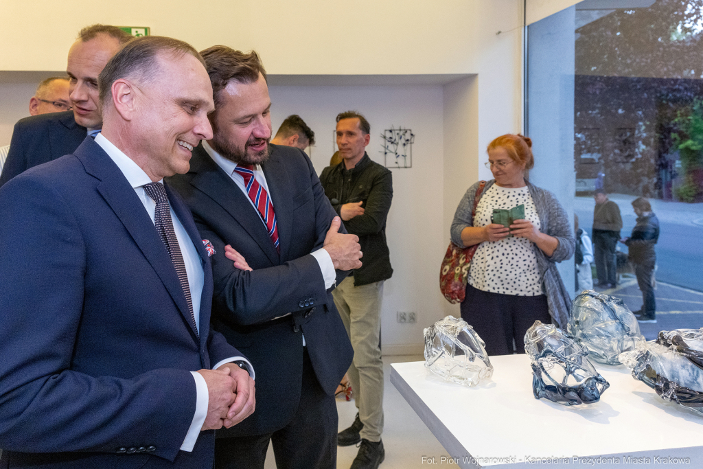 Prezydent, Miszalski, Krakowska Huta Szkła, wernisaż, wystawa, Eksperyment, szkło, szklane  Autor: P. Wojnarowski