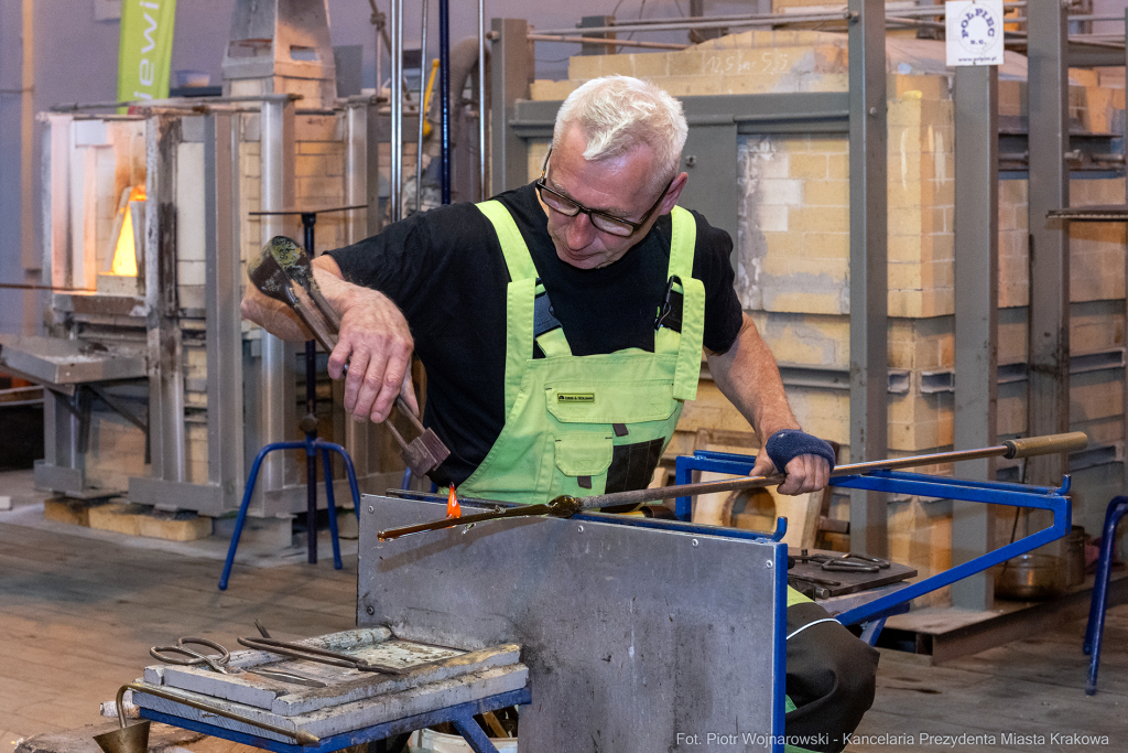 Prezydent, Miszalski, Krakowska Huta Szkła, wernisaż, wystawa, Eksperyment, szkło, szklane  Autor: P. Wojnarowski