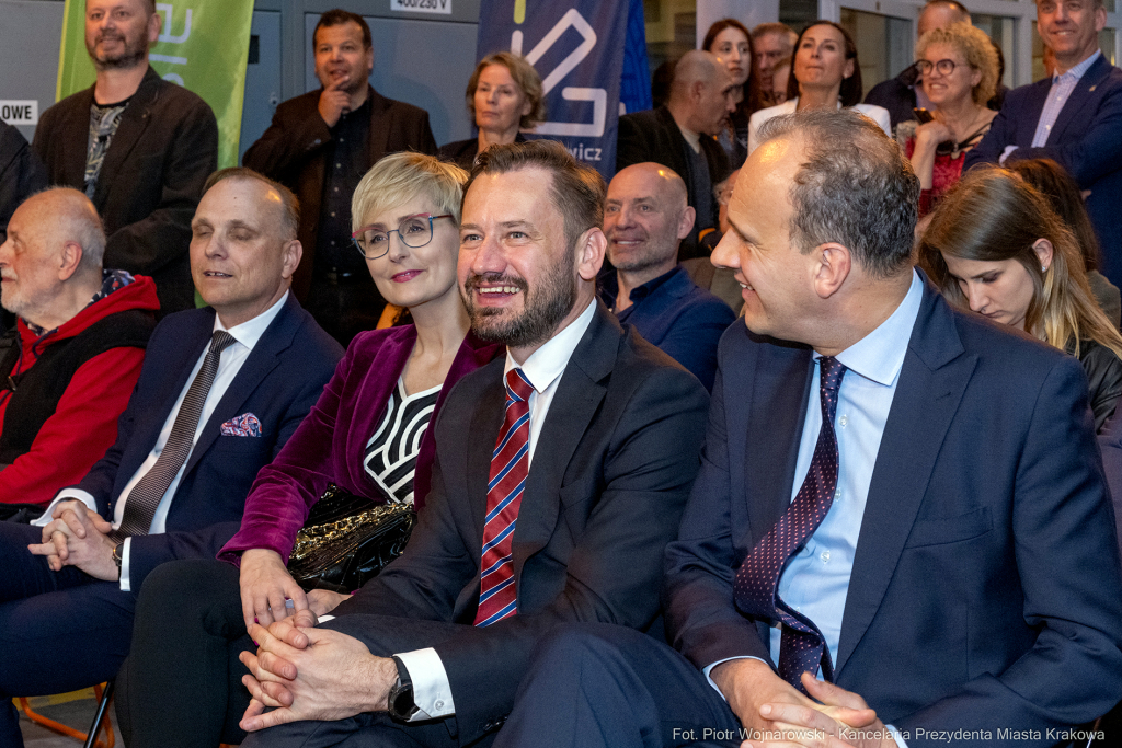 Prezydent, Miszalski, Krakowska Huta Szkła, wernisaż, wystawa, Eksperyment, szkło, szklane  Autor: P. Wojnarowski