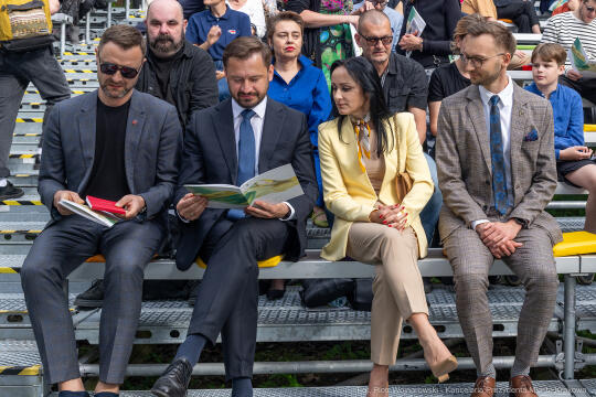 Jacek Zieliński urodził się 6 września w Krakowie. Ukończył liceum muzyczne w klasie skrzypiec