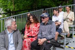 Jacek Zieliński urodził się 6 września w Krakowie. Ukończył liceum muzyczne w klasie skrzypiec