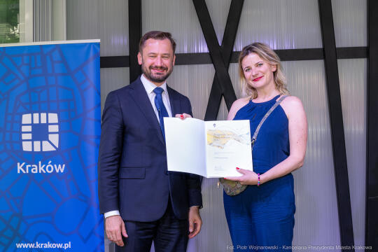 Jacek Zieliński urodził się 6 września w Krakowie. Ukończył liceum muzyczne w klasie skrzypiec