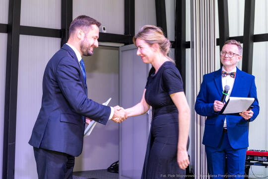 Jacek Zieliński urodził się 6 września w Krakowie. Ukończył liceum muzyczne w klasie skrzypiec