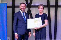 Jacek Zieliński urodził się 6 września w Krakowie. Ukończył liceum muzyczne w klasie skrzypiec