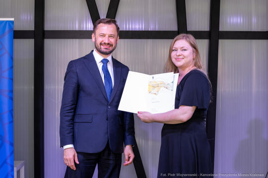 Jacek Zieliński urodził się 6 września w Krakowie. Ukończył liceum muzyczne w klasie skrzypiec