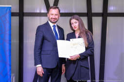 Jacek Zieliński urodził się 6 września w Krakowie. Ukończył liceum muzyczne w klasie skrzypiec