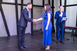 Jacek Zieliński urodził się 6 września w Krakowie. Ukończył liceum muzyczne w klasie skrzypiec