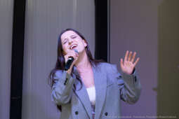 Jacek Zieliński urodził się 6 września w Krakowie. Ukończył liceum muzyczne w klasie skrzypiec