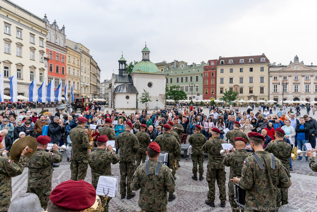 Miszalski, prezydent, obchody, Dzień Wolności i Praw Obywatelskich, obchody, Rynek, korowód, Drze  Autor: P. Wojnarowski