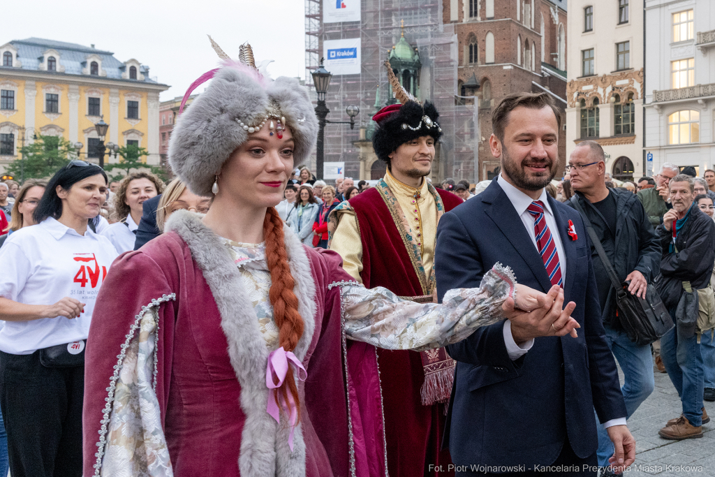 Miszalski, prezydent, obchody, Dzień Wolności i Praw Obywatelskich, obchody, Rynek, korowód, Drze  Autor: P. Wojnarowski