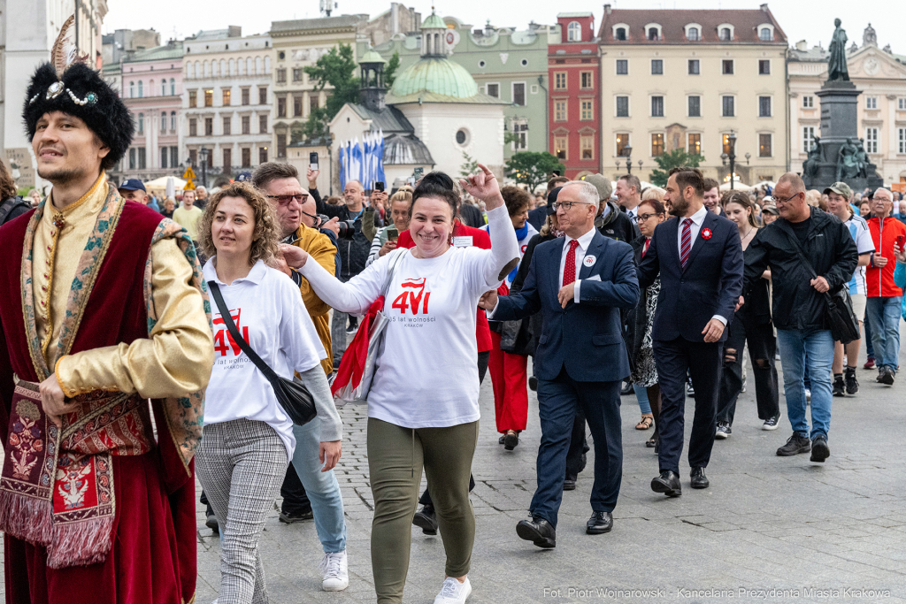 Miszalski, prezydent, obchody, Dzień Wolności i Praw Obywatelskich, obchody, Rynek, korowód, Drze  Autor: P. Wojnarowski