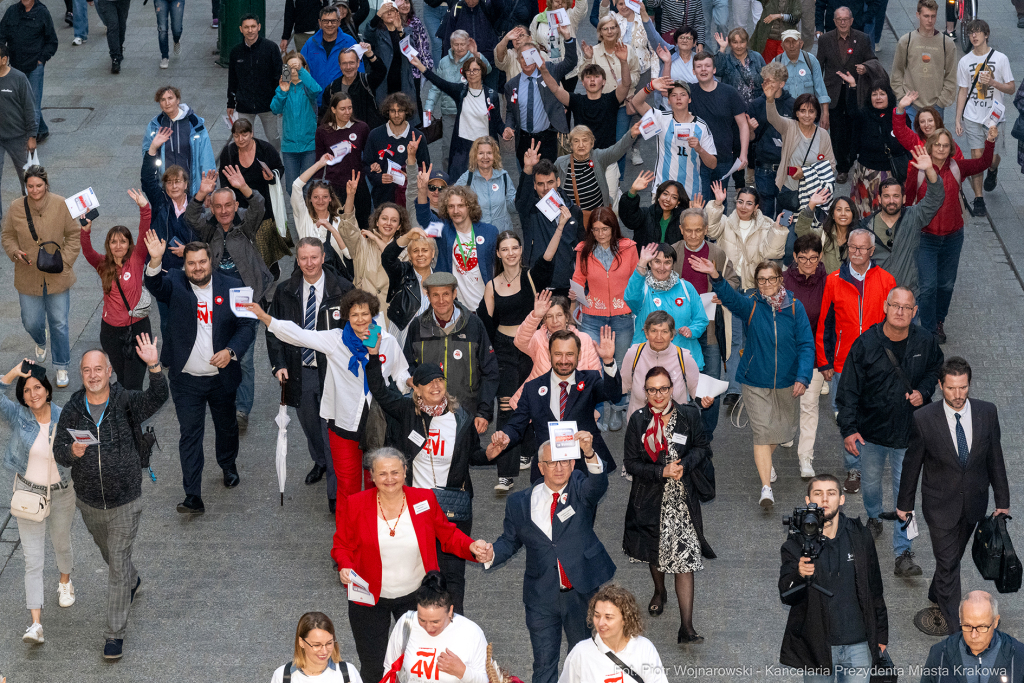 Miszalski, prezydent, obchody, Dzień Wolności i Praw Obywatelskich, obchody, Rynek, korowód, Drze  Autor: P. Wojnarowski