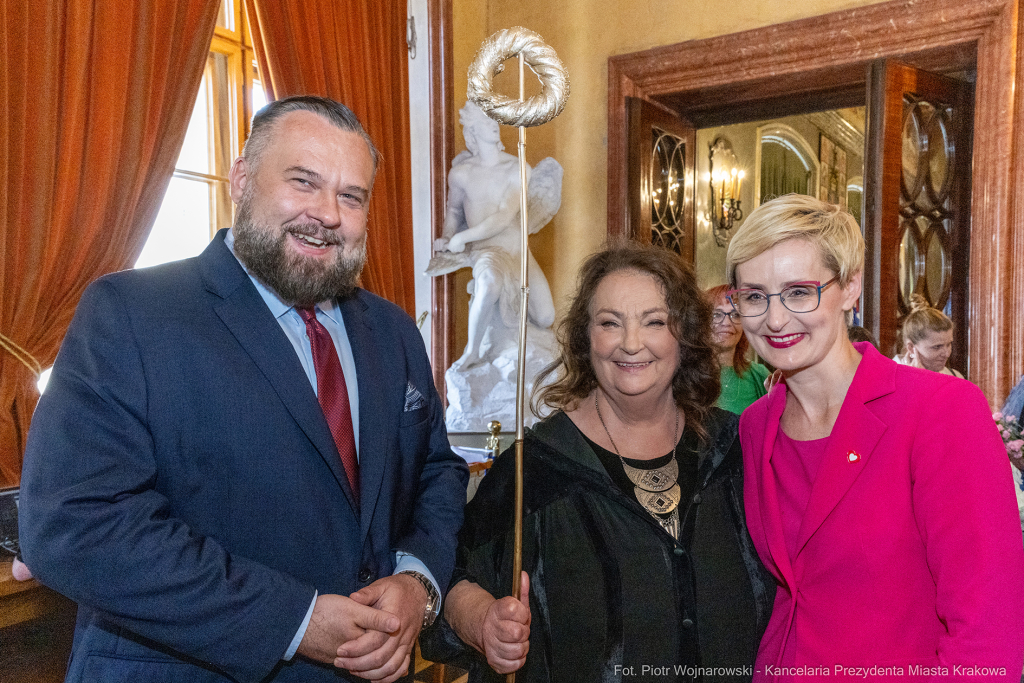 Anna Dymna, honorowa obywatelka Krakowa, gratulacje, Boniecki, Jaśkowiec, Klaman, Baran, Jazgar  Autor: P. Wojnarowski