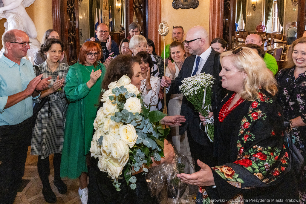 Anna Dymna, honorowa obywatelka Krakowa, gratulacje, Boniecki, Jaśkowiec, Klaman, Baran, Jazgar  Autor: P. Wojnarowski